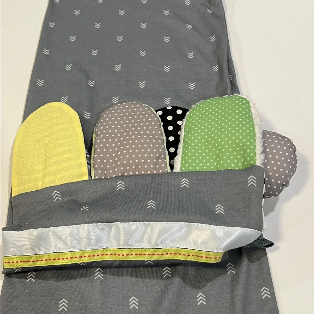 Demdaco - baby activity scarf, interactive scarf, neutral patterns,‎